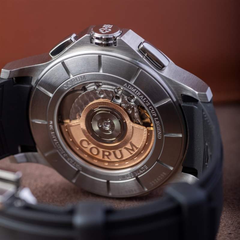 Corum最新Admiral 42 Chronograph真正旗帜鲜明的腕表-复刻表