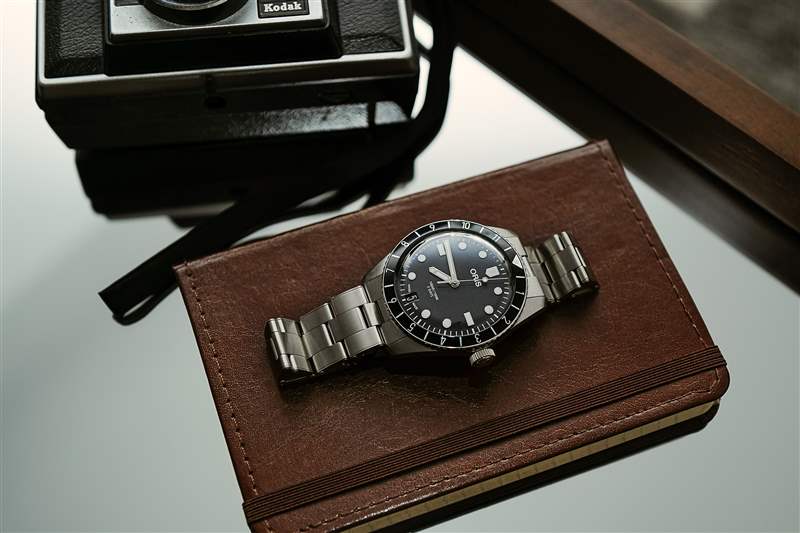 使用新款Oris Divers 65 亲身体验 12 小时表圈和哑光表盘-复刻表
