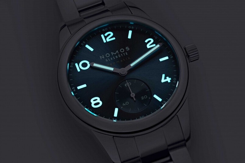 全新的夜光可视设计 NOMOS Glashütte全新Club Sport neomatik腕表推出焕然一新的尺寸和配?设计-复刻表