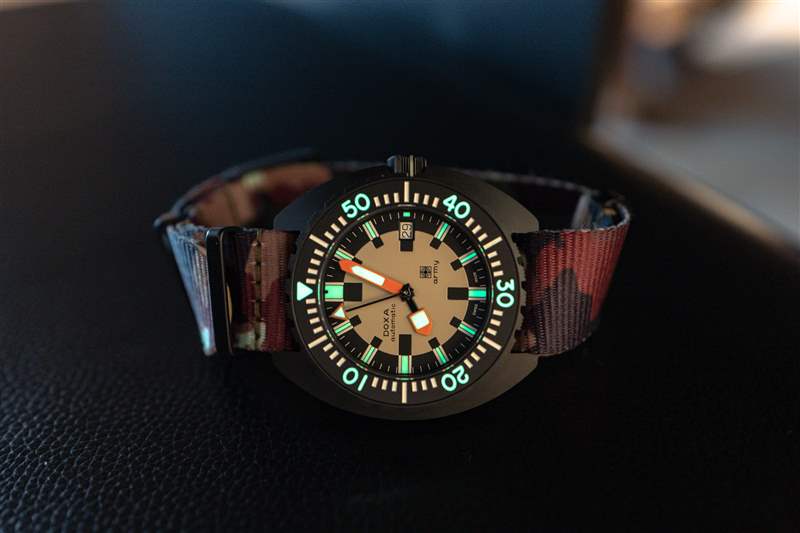 亲身体验神秘的复古Doxa Army以现代陶瓷手表的形式重新出现-复刻表
