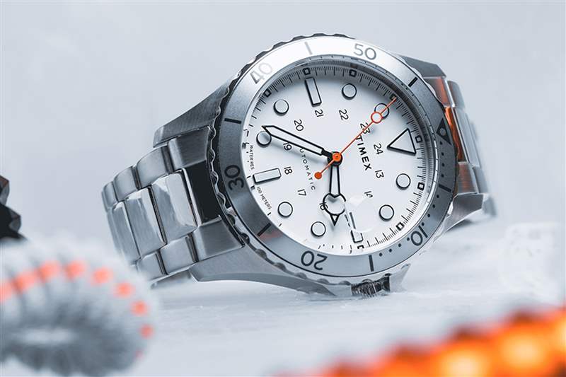 Timex Navi XL 侧放。
