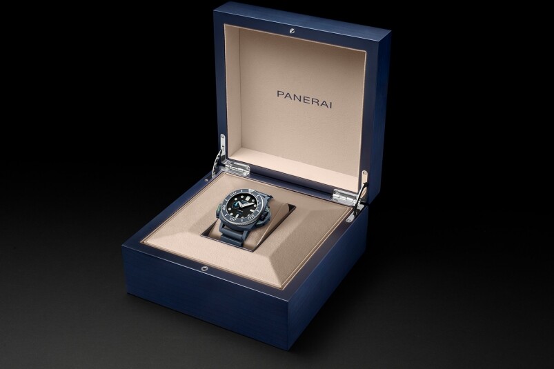 夜光功能新高度！ Panerai全新Submersible Elux LAB-ID腕表 以纯机械一键开关发光系统