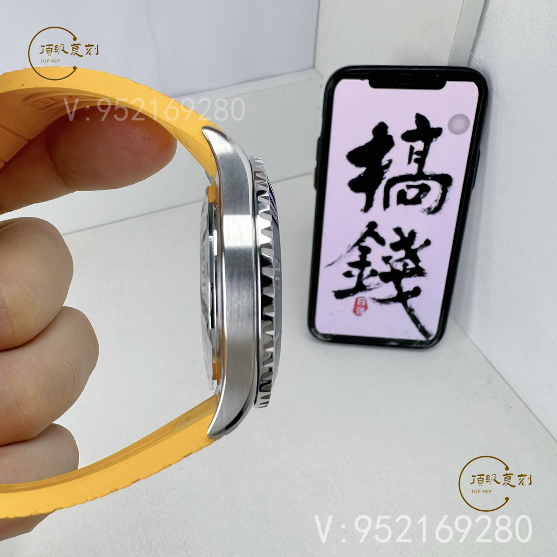 BLS厂百年灵超级海洋彩虹盘A17375211:2824机芯搭载的精致复刻-复刻表